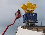 Krone beim Hofbräu-Zelt beim Wiesn-Aufbau  am 14.08.2019 (©Foto:Marikka-Laila Maisel)